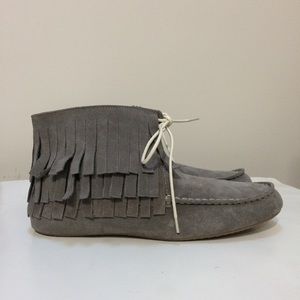 Monkey Feet Women’s Fringe Suede Grey Moccasins